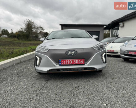 Хендай Ioniq Electric 2016 в Ровно на Automoto.ua Серый Хендай Ioniq Electric, объемом двигателя 0 л и пробегом 123 тыс. км за 12800 $, фото 1 на Automoto.ua