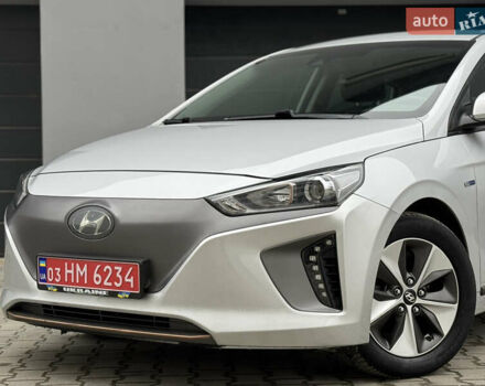 Серый Хендай Ioniq Electric, объемом двигателя 0 л и пробегом 127 тыс. км за 10999 $, фото 13 на Automoto.ua