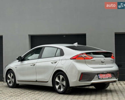 Серый Хендай Ioniq Electric, объемом двигателя 0 л и пробегом 127 тыс. км за 10999 $, фото 33 на Automoto.ua