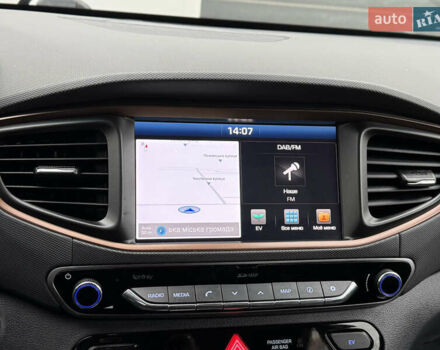 Серый Хендай Ioniq Electric, объемом двигателя 0 л и пробегом 127 тыс. км за 10999 $, фото 67 на Automoto.ua