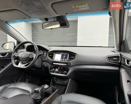 Серый Хендай Ioniq Electric, объемом двигателя 0 л и пробегом 127 тыс. км за 10999 $, фото 49 на Automoto.ua