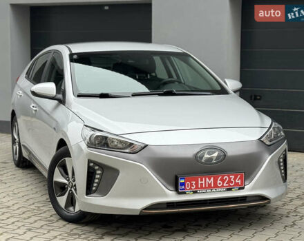 Серый Хендай Ioniq Electric, объемом двигателя 0 л и пробегом 127 тыс. км за 10999 $, фото 6 на Automoto.ua