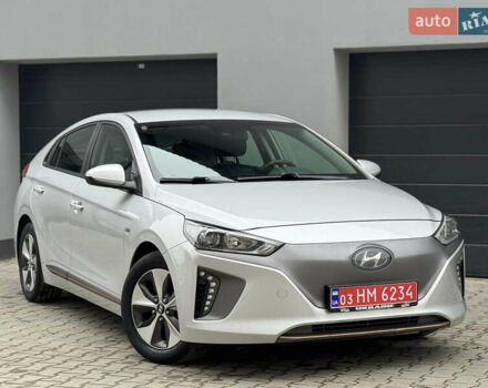 Серый Хендай Ioniq Electric, объемом двигателя 0 л и пробегом 127 тыс. км за 10999 $, фото 5 на Automoto.ua