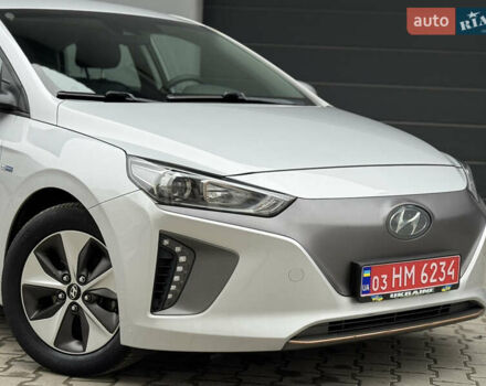 Серый Хендай Ioniq Electric, объемом двигателя 0 л и пробегом 127 тыс. км за 10999 $, фото 8 на Automoto.ua