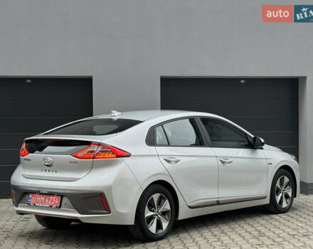 Серый Хендай Ioniq Electric, объемом двигателя 0 л и пробегом 127 тыс. км за 10999 $, фото 22 на Automoto.ua