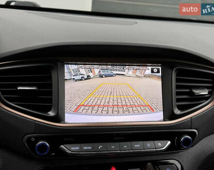 Серый Хендай Ioniq Electric, объемом двигателя 0 л и пробегом 127 тыс. км за 10999 $, фото 68 на Automoto.ua