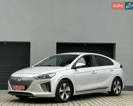 Серый Хендай Ioniq Electric, объемом двигателя 0 л и пробегом 127 тыс. км за 10999 $, фото 35 на Automoto.ua