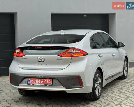 Серый Хендай Ioniq Electric, объемом двигателя 0 л и пробегом 127 тыс. км за 10999 $, фото 23 на Automoto.ua