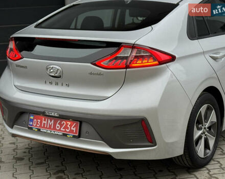 Серый Хендай Ioniq Electric, объемом двигателя 0 л и пробегом 127 тыс. км за 10999 $, фото 25 на Automoto.ua