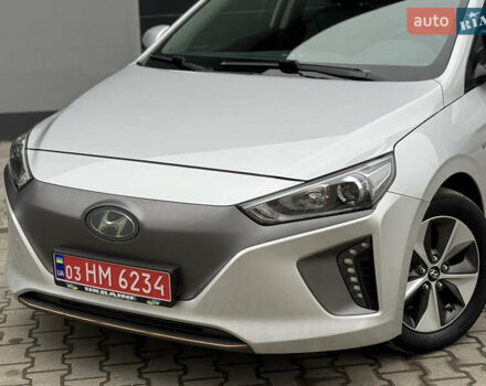 Серый Хендай Ioniq Electric, объемом двигателя 0 л и пробегом 127 тыс. км за 10999 $, фото 12 на Automoto.ua