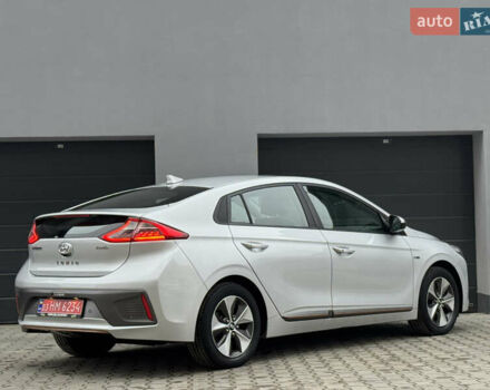 Серый Хендай Ioniq Electric, объемом двигателя 0 л и пробегом 127 тыс. км за 10999 $, фото 21 на Automoto.ua