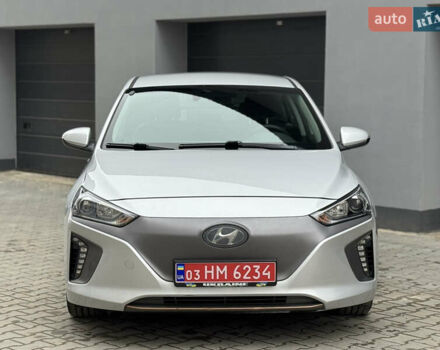 Серый Хендай Ioniq Electric, объемом двигателя 0 л и пробегом 127 тыс. км за 10999 $, фото 15 на Automoto.ua