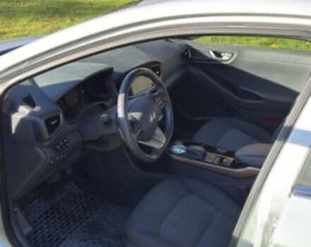 Серый Хендай Ioniq Electric, объемом двигателя 0 л и пробегом 102 тыс. км за 12500 $, фото 8 на Automoto.ua