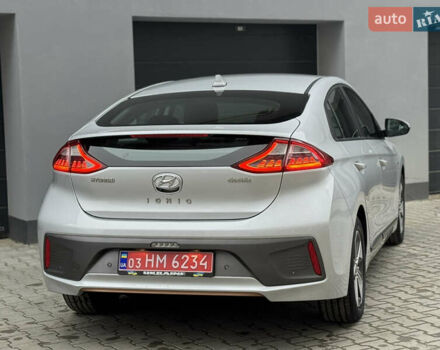 Серый Хендай Ioniq Electric, объемом двигателя 0 л и пробегом 127 тыс. км за 10999 $, фото 24 на Automoto.ua
