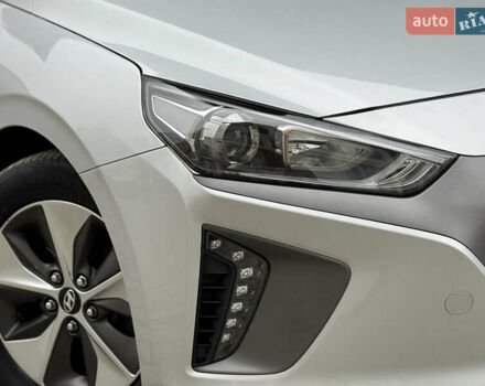 Серый Хендай Ioniq Electric, объемом двигателя 0 л и пробегом 127 тыс. км за 10999 $, фото 9 на Automoto.ua