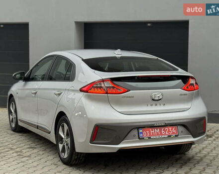 Серый Хендай Ioniq Electric, объемом двигателя 0 л и пробегом 127 тыс. км за 10999 $, фото 2 на Automoto.ua