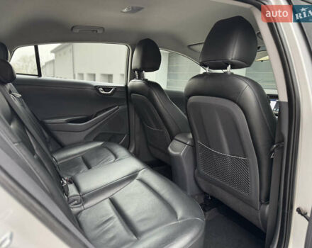 Серый Хендай Ioniq Electric, объемом двигателя 0 л и пробегом 127 тыс. км за 10999 $, фото 56 на Automoto.ua