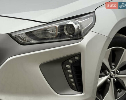 Серый Хендай Ioniq Electric, объемом двигателя 0 л и пробегом 127 тыс. км за 10999 $, фото 14 на Automoto.ua