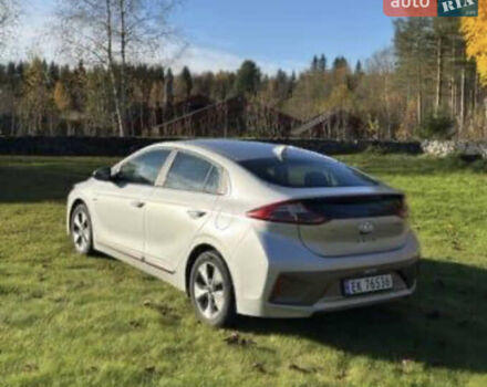Серый Хендай Ioniq Electric, объемом двигателя 0 л и пробегом 102 тыс. км за 12500 $, фото 3 на Automoto.ua