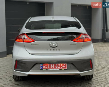 Серый Хендай Ioniq Electric, объемом двигателя 0 л и пробегом 127 тыс. км за 10999 $, фото 28 на Automoto.ua