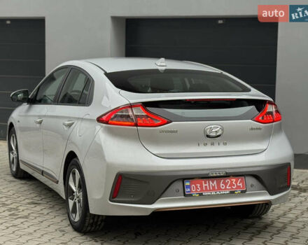 Серый Хендай Ioniq Electric, объемом двигателя 0 л и пробегом 127 тыс. км за 10999 $, фото 31 на Automoto.ua