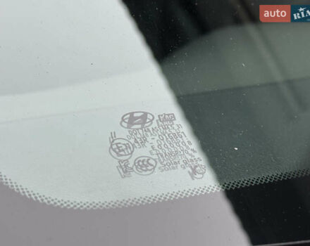 Серый Хендай Ioniq Electric, объемом двигателя 0 л и пробегом 127 тыс. км за 10999 $, фото 41 на Automoto.ua