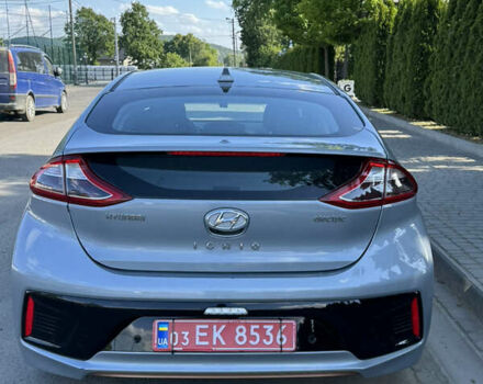 Серый Хендай Ioniq Electric, объемом двигателя 0 л и пробегом 186 тыс. км за 10400 $, фото 3 на Automoto.ua