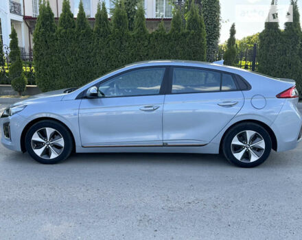 Серый Хендай Ioniq Electric, объемом двигателя 0 л и пробегом 186 тыс. км за 10400 $, фото 6 на Automoto.ua