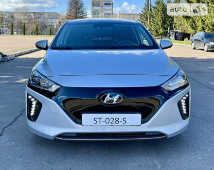 Сірий Хендай Ioniq Electric, об'ємом двигуна 0 л та пробігом 111 тис. км за 14999 $, фото 10 на Automoto.ua