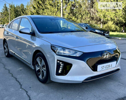 Серый Хендай Ioniq Electric, объемом двигателя 0 л и пробегом 111 тыс. км за 14999 $, фото 9 на Automoto.ua