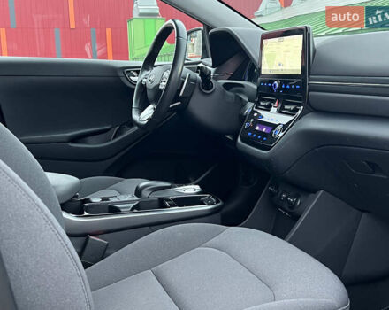 Сірий Хендай Ioniq Electric, об'ємом двигуна 0 л та пробігом 88 тис. км за 17000 $, фото 22 на Automoto.ua