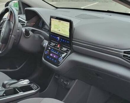 Сірий Хендай Ioniq Electric, об'ємом двигуна 0 л та пробігом 88 тис. км за 17000 $, фото 21 на Automoto.ua