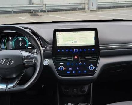 Сірий Хендай Ioniq Electric, об'ємом двигуна 0 л та пробігом 88 тис. км за 17000 $, фото 14 на Automoto.ua