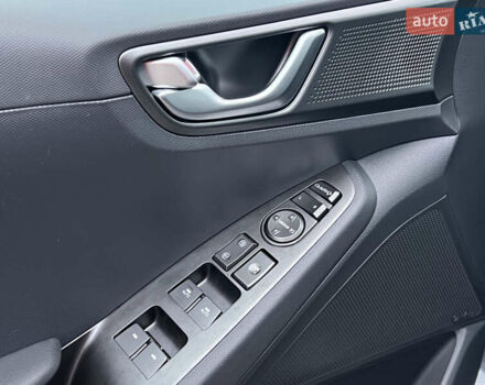 Сірий Хендай Ioniq Electric, об'ємом двигуна 0 л та пробігом 88 тис. км за 17000 $, фото 9 на Automoto.ua