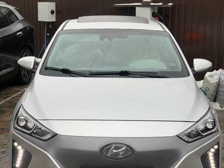 Хендай Ioniq Electric 2017 в Киеве на Automoto.ua Серый Хендай Ioniq Electric, объемом двигателя 0 л и пробегом 114 тыс. км за 19000 $, фото 1 на Automoto.ua