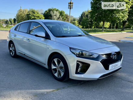 Серый Хендай Ioniq Electric, объемом двигателя 0 л и пробегом 100 тыс. км за 14600 $, фото 1 на Automoto.ua