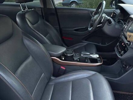 Серый Хендай Ioniq Electric, объемом двигателя 0 л и пробегом 130 тыс. км за 12650 $, фото 1 на Automoto.ua