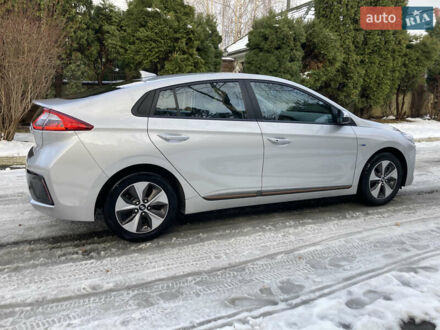 Хендай Ioniq Electric 2019 у Києві на Automoto.ua Сірий Хендай Ioniq Electric, об'ємом двигуна 0 л та пробігом 148 тис. км за 15500 $, фото 1 на Automoto.ua