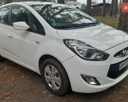 Белый Хендай ix20, объемом двигателя 1.6 л и пробегом 265 тыс. км за 8950 $, фото 5 на Automoto.ua