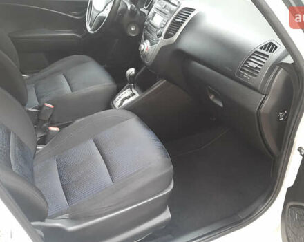 Белый Хендай ix20, объемом двигателя 1.6 л и пробегом 265 тыс. км за 8950 $, фото 25 на Automoto.ua