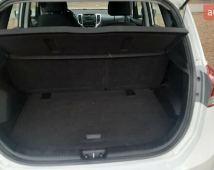 Белый Хендай ix20, объемом двигателя 1.6 л и пробегом 265 тыс. км за 8950 $, фото 32 на Automoto.ua