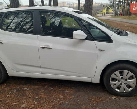 Белый Хендай ix20, объемом двигателя 1.6 л и пробегом 265 тыс. км за 8950 $, фото 6 на Automoto.ua