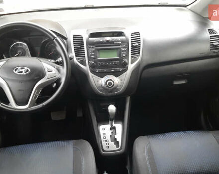 Белый Хендай ix20, объемом двигателя 1.6 л и пробегом 265 тыс. км за 8950 $, фото 24 на Automoto.ua