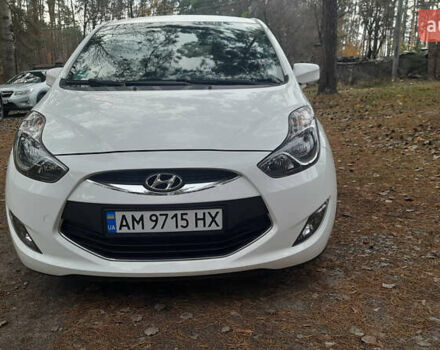 Белый Хендай ix20, объемом двигателя 1.6 л и пробегом 265 тыс. км за 8950 $, фото 4 на Automoto.ua