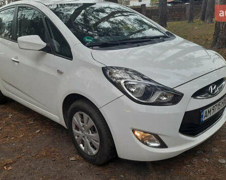 Белый Хендай ix20, объемом двигателя 1.6 л и пробегом 265 тыс. км за 8950 $, фото 2 на Automoto.ua