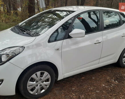 Белый Хендай ix20, объемом двигателя 1.6 л и пробегом 265 тыс. км за 8950 $, фото 8 на Automoto.ua