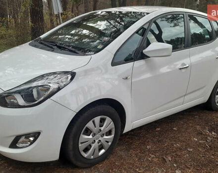 Белый Хендай ix20, объемом двигателя 1.6 л и пробегом 265 тыс. км за 8950 $, фото 16 на Automoto.ua