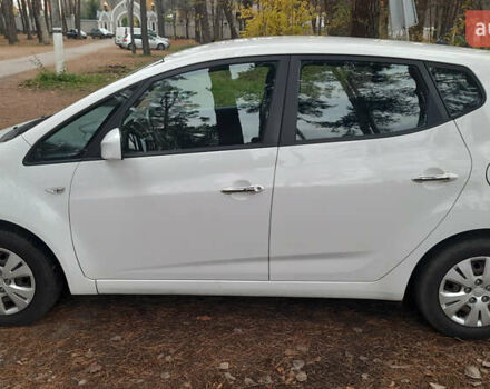 Белый Хендай ix20, объемом двигателя 1.6 л и пробегом 265 тыс. км за 8950 $, фото 10 на Automoto.ua