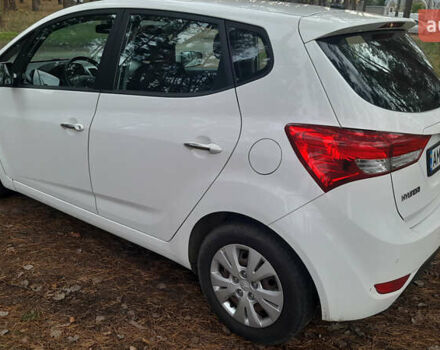 Белый Хендай ix20, объемом двигателя 1.6 л и пробегом 265 тыс. км за 8950 $, фото 11 на Automoto.ua