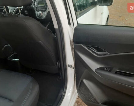 Белый Хендай ix20, объемом двигателя 1.6 л и пробегом 265 тыс. км за 8950 $, фото 29 на Automoto.ua